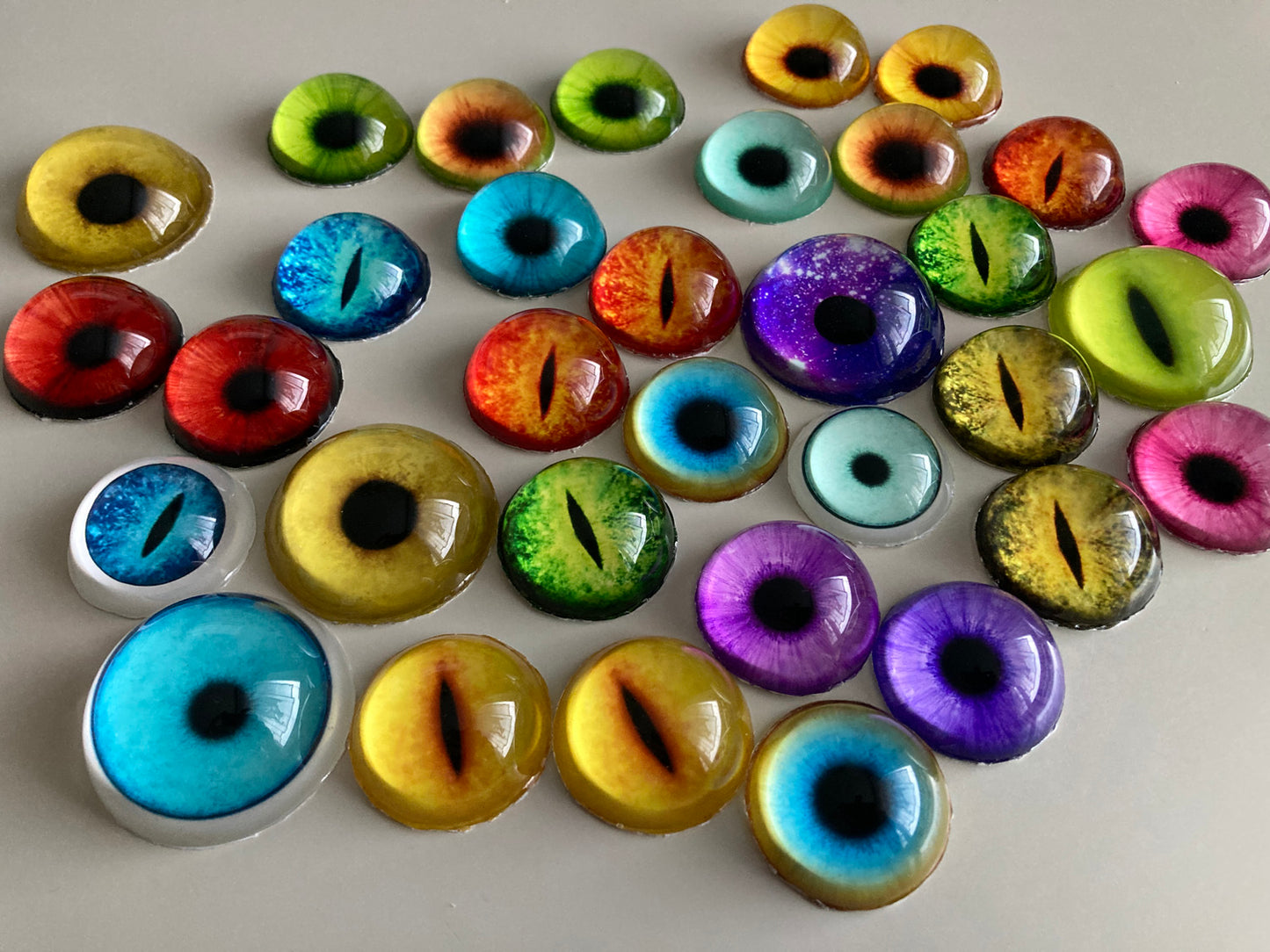 Realistic resin eyes with follow-me effect - 1 Pair